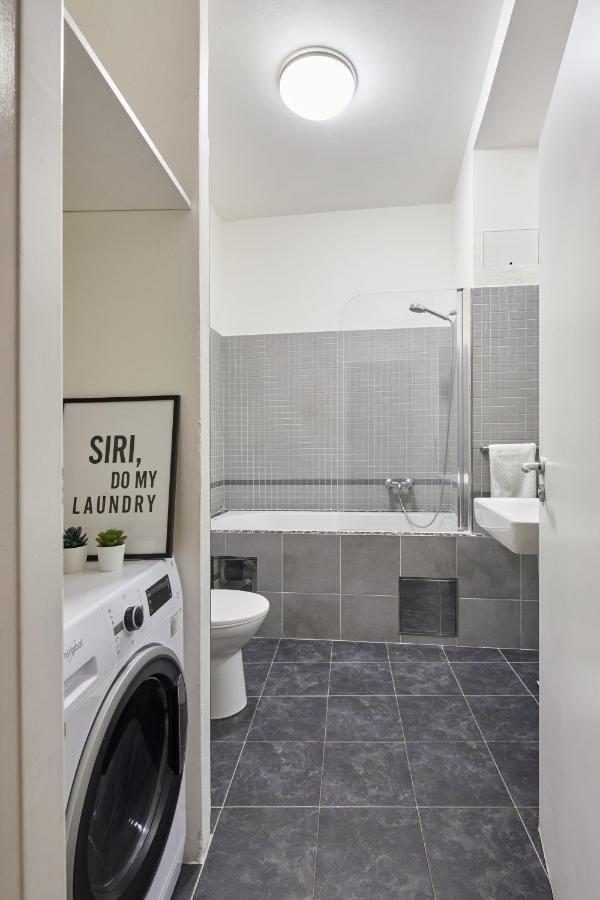 Prague Days - Modern Apt W Retro Elements - New Town エクステリア 写真
